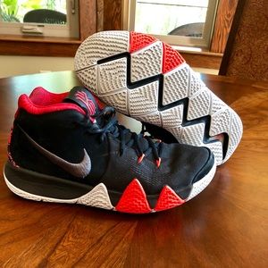 Nike Kyrie 4 Men’s Size 9